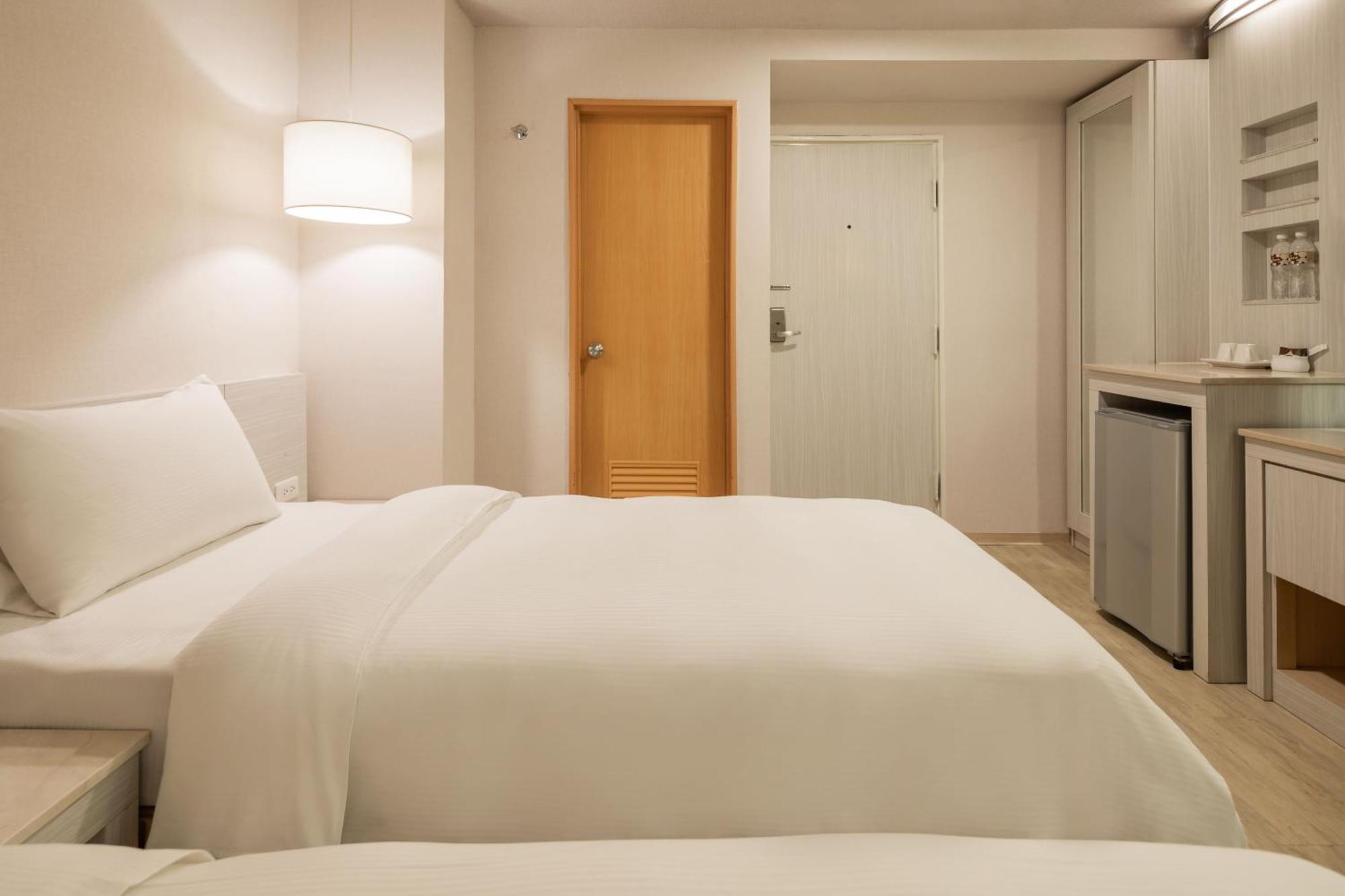 Kindness Hotel - Houyi Jiuru Kaohsiung Room photo