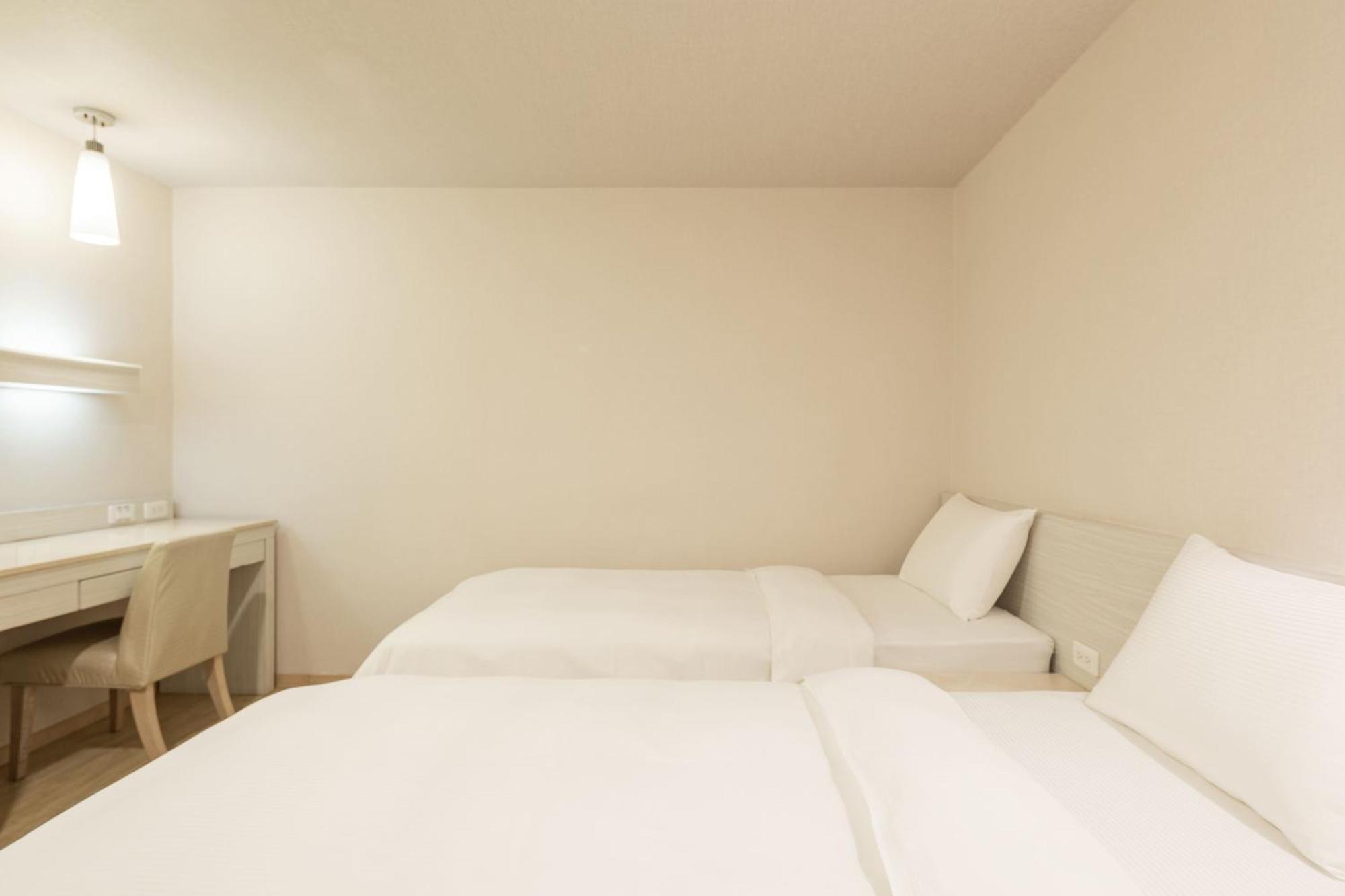 Kindness Hotel - Houyi Jiuru Kaohsiung Room photo