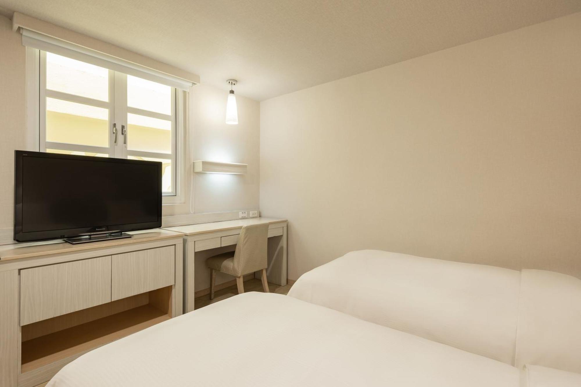 Kindness Hotel - Houyi Jiuru Kaohsiung Room photo