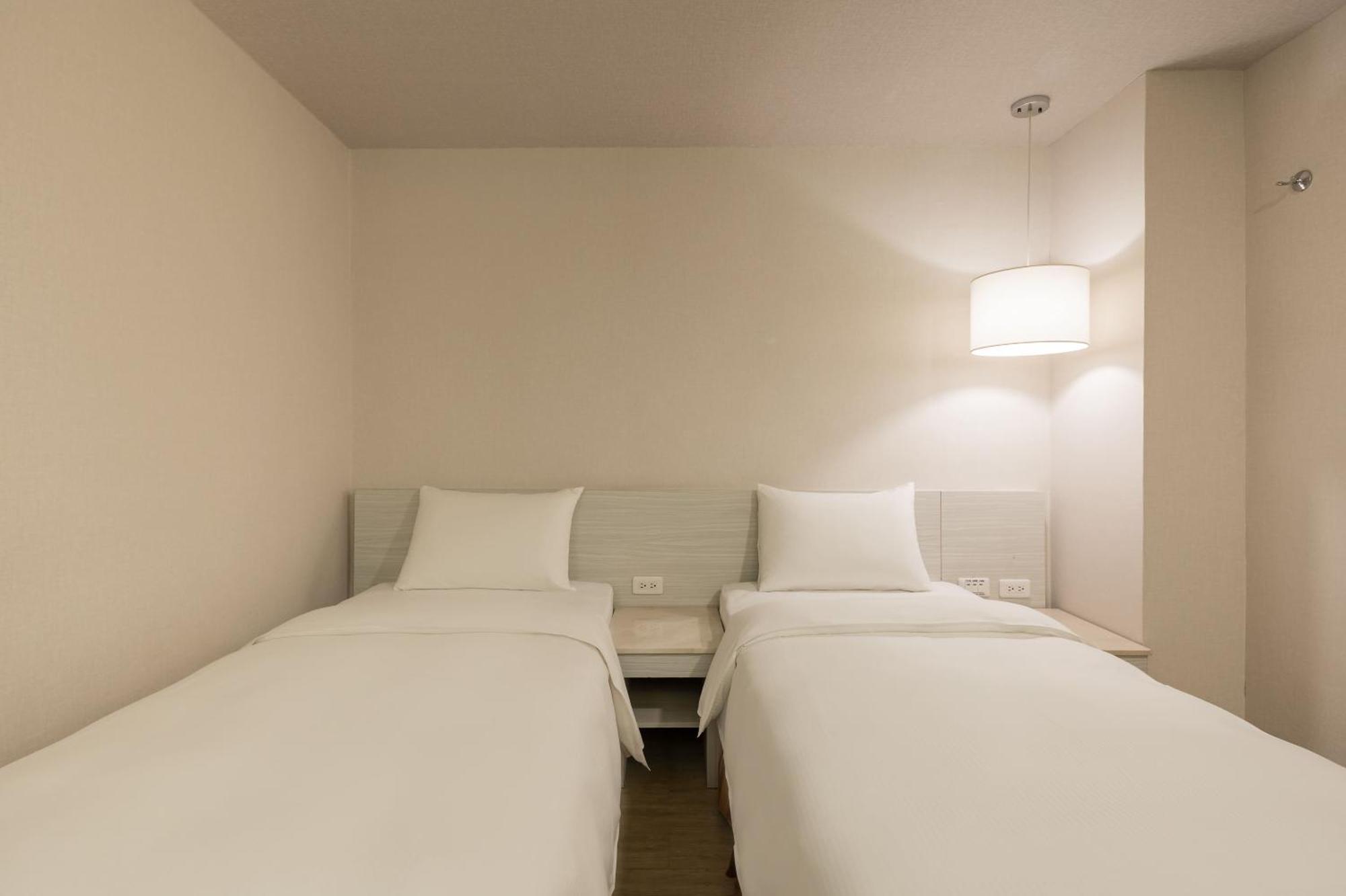 Kindness Hotel - Houyi Jiuru Kaohsiung Room photo